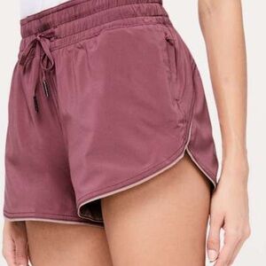 Lululemon Choose A Side Short *3"
Misty Merlot / Copper Coil